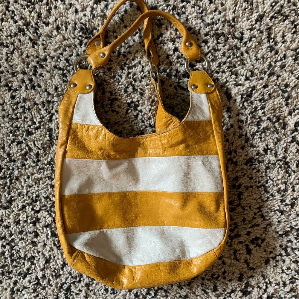 Innue Genuine Leather Tote Bag 💛 Made in Italy.